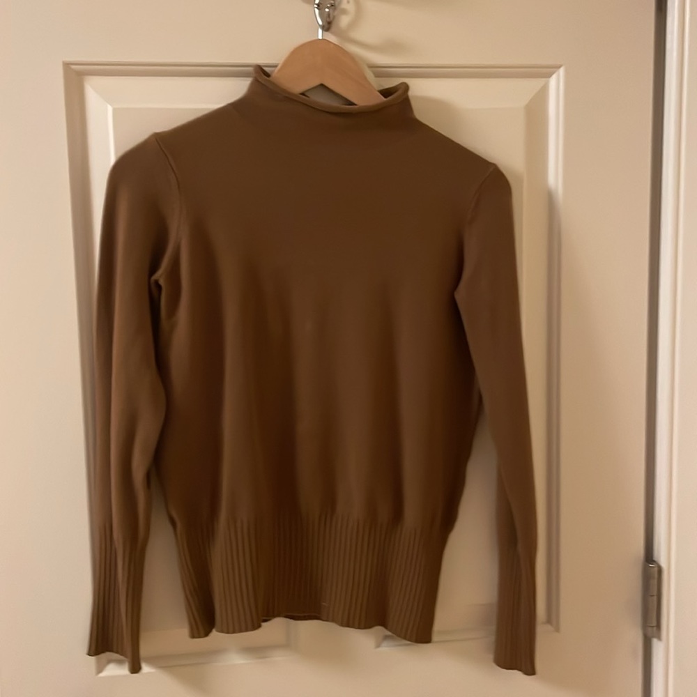 French Connection Mock Neck Top. S. Gently used. Wide waistband.